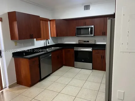 7281 NW 174th Terrace Hialeah FL 33015