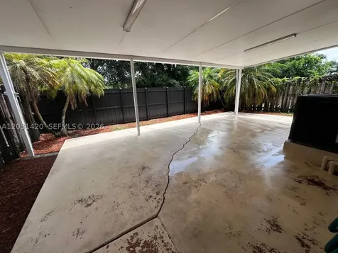 7281 NW 174th Terrace Hialeah FL 33015