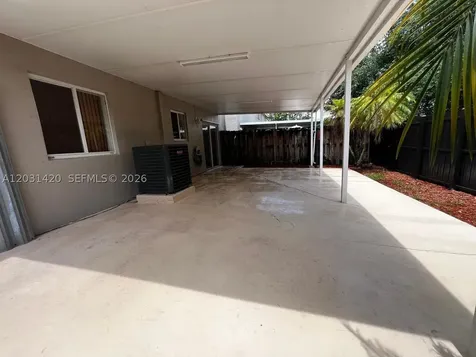 7281 NW 174th Terrace Hialeah FL 33015