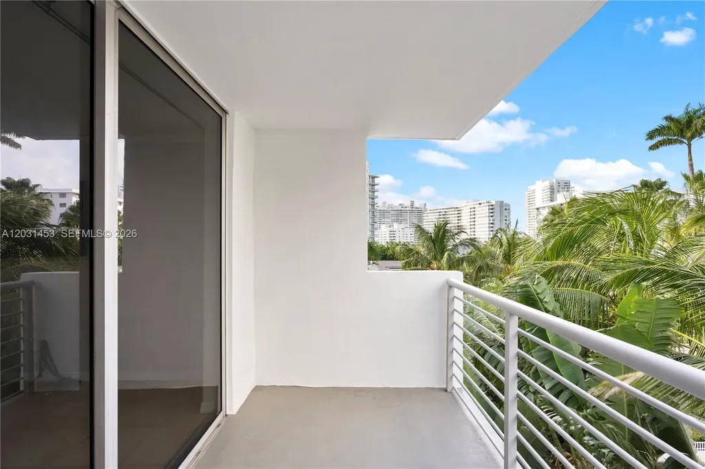 1605 Bay Road Miami Beach FL 33139