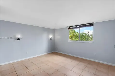 1605 Bay Road Miami Beach FL 33139