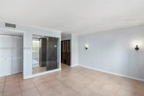1605 Bay Road Miami Beach FL 33139