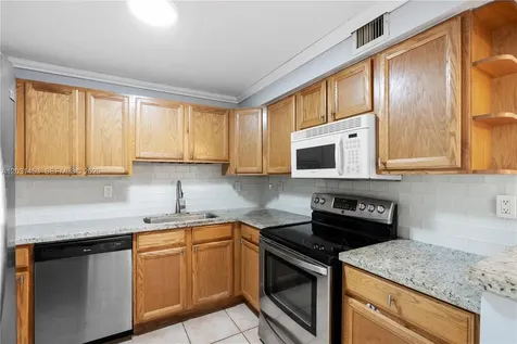 1605 Bay Road Miami Beach FL 33139