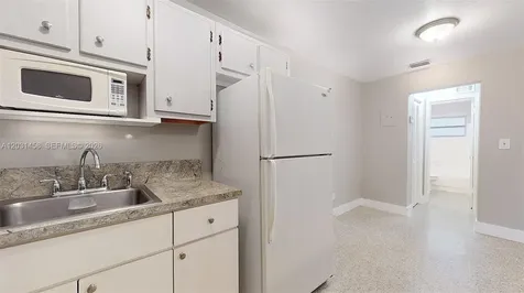 40 W 10th Street Hialeah FL 33010