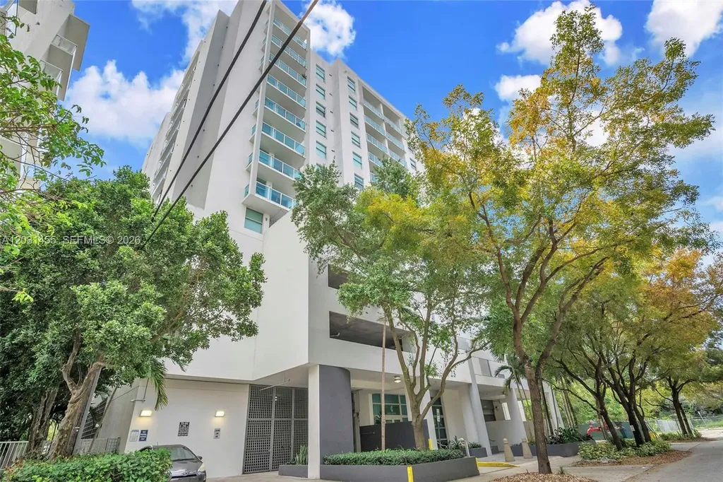 1723 SW 2nd Avenue Miami FL 33129