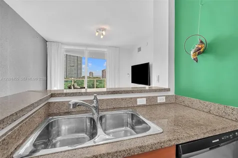 1723 SW 2nd Avenue Miami FL 33129