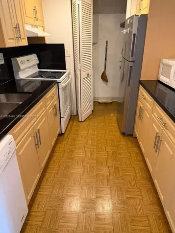 140 Lakeview Drive Weston FL 33326