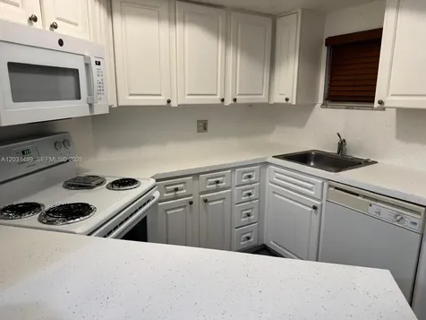 8333 Lake Drive Doral FL 33166