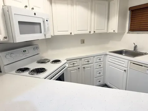 8333 Lake Drive Doral FL 33166