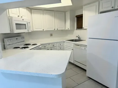 8333 Lake Drive Doral FL 33166