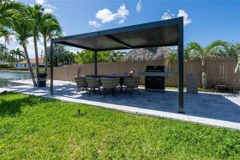 7850 Hawthorne Avenue Miami Beach FL 33141