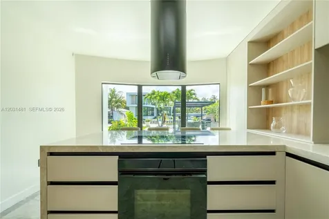 7850 Hawthorne Avenue Miami Beach FL 33141