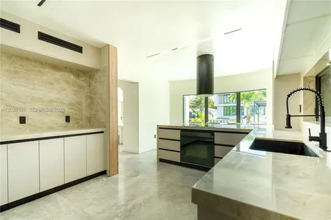 7850 Hawthorne Avenue Miami Beach FL 33141