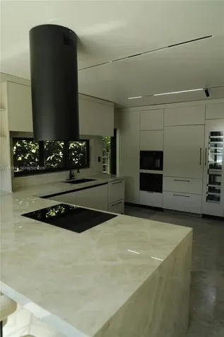 7850 Hawthorne Avenue Miami Beach FL 33141