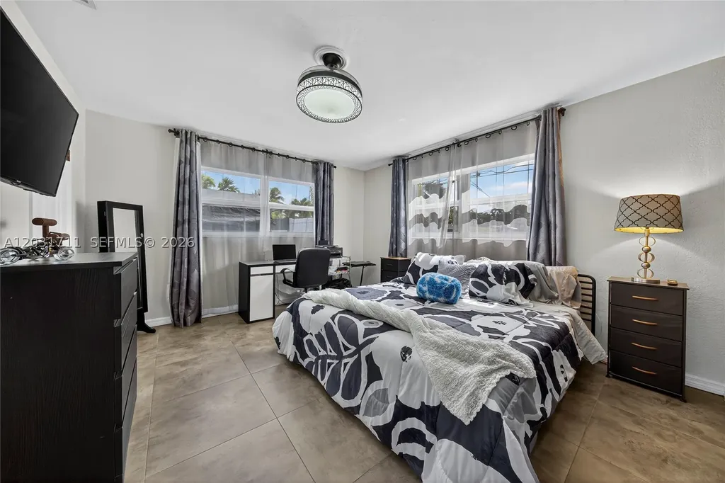 380 SE 1st Terrace Pompano Beach FL 33060