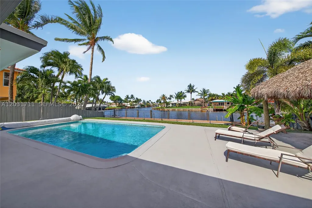 380 SE 1st Terrace Pompano Beach FL 33060