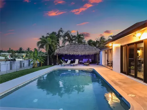 380 SE 1st Terrace Pompano Beach FL 33060