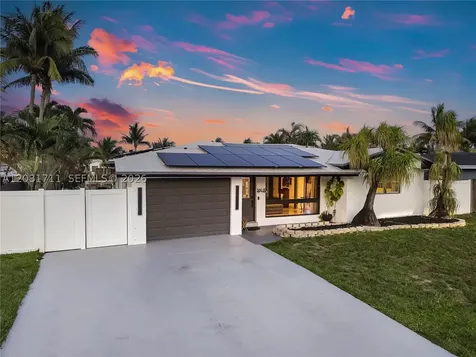 380 SE 1st Terrace Pompano Beach FL 33060