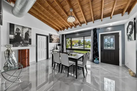 380 SE 1st Terrace Pompano Beach FL 33060
