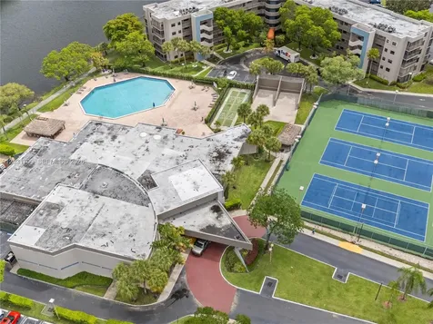 901 Colony Point Circle Pembroke Pines FL 33026