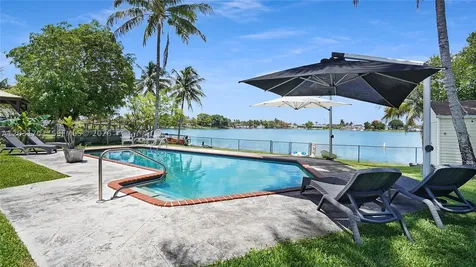 6220 W 10th Avenue Hialeah FL 33012