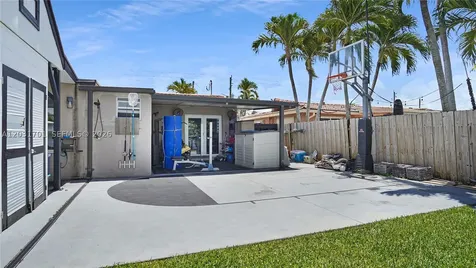 6220 W 10th Avenue Hialeah FL 33012