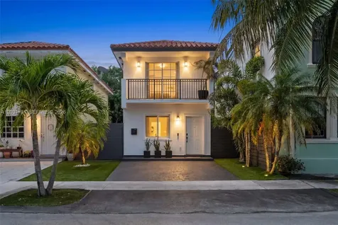 2752 SW 11th Street Miami FL 33135