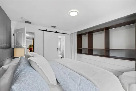 2752 SW 11th Street Miami FL 33135