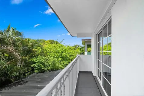 2752 SW 11th Street Miami FL 33135