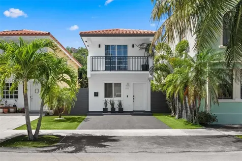 2752 SW 11th Street Miami FL 33135
