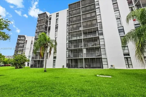 3101 N Country Club Drive Aventura FL 33180