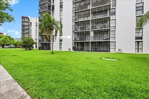 3101 N Country Club Drive Aventura FL 33180