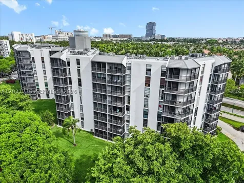 3101 N Country Club Drive Aventura FL 33180
