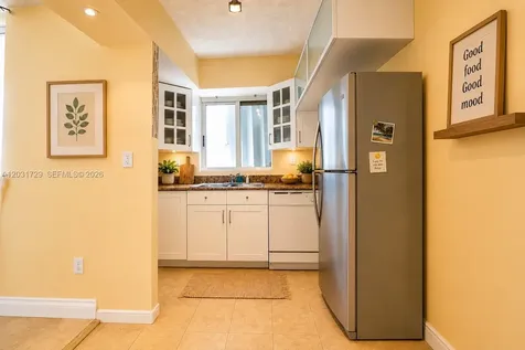 5900 Collins Avenue Miami Beach FL 33140
