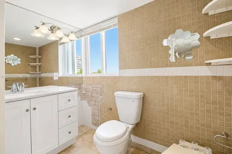 5900 Collins Avenue Miami Beach FL 33140
