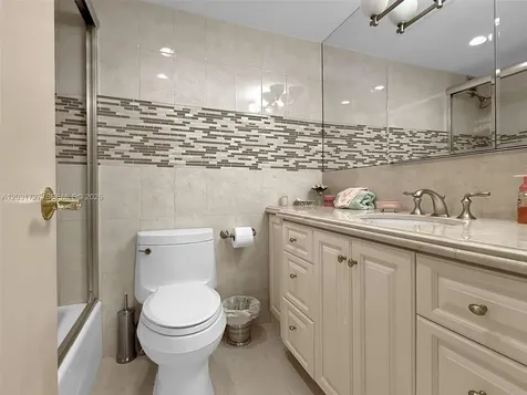 4747 Collins Avenue Miami Beach FL 33140