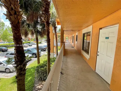6900 SW 39th Street Davie FL 33314