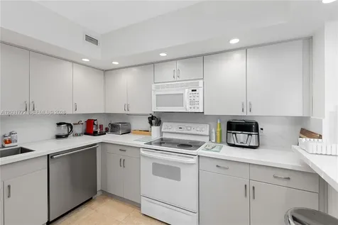 5600 Collins Avenue Miami Beach FL 33140