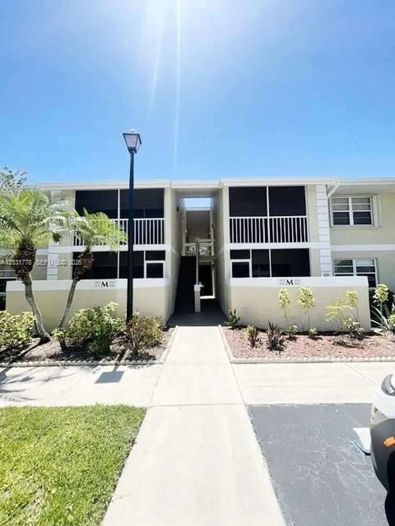 1548 SE Royal Green Circle Port St. Lucie FL 34952