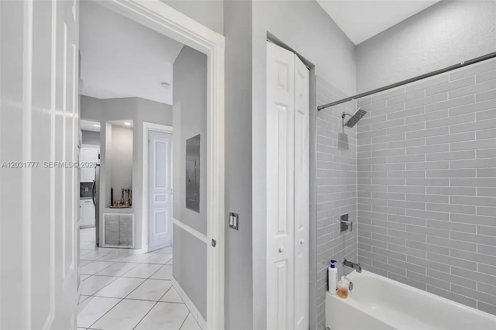 8908 NW 40th Street Coral Springs FL 33065