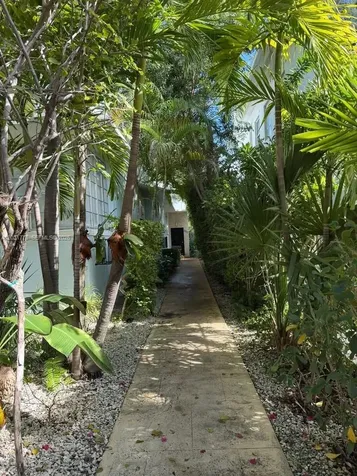 825 Jefferson Avenue Miami Beach FL 33139