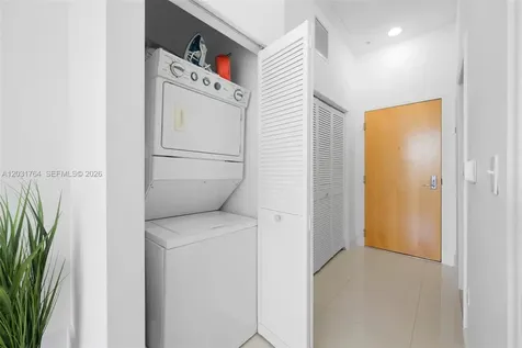 253 NE 2nd Street Miami FL 33132