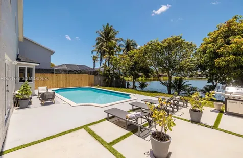 9650 SW 9th Court Pembroke Pines FL 33025