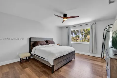9650 SW 9th Court Pembroke Pines FL 33025
