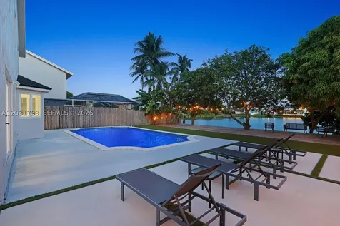 9650 SW 9th Court Pembroke Pines FL 33025
