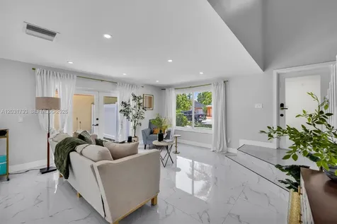 9650 SW 9th Court Pembroke Pines FL 33025