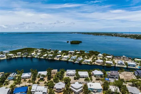 38 N Bounty Lane Key Largo FL 33037