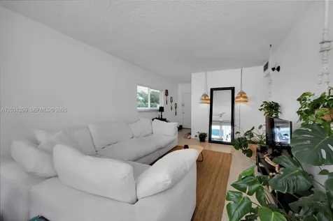 2539 S Bayshore Drive Coconut Grove FL 33133