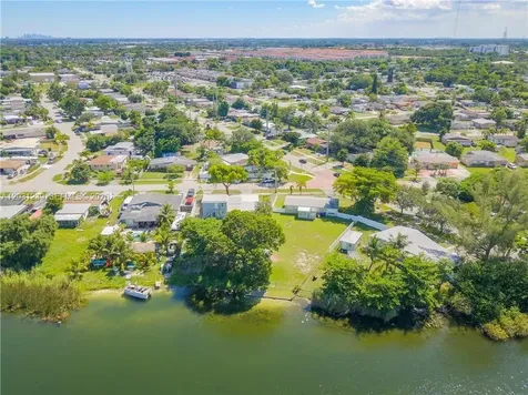3921 SW 31st Drive West Park FL 33023