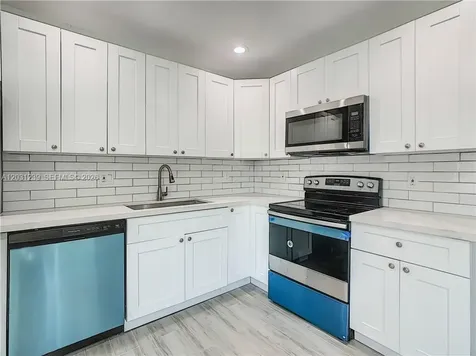 3921 SW 31st Drive West Park FL 33023